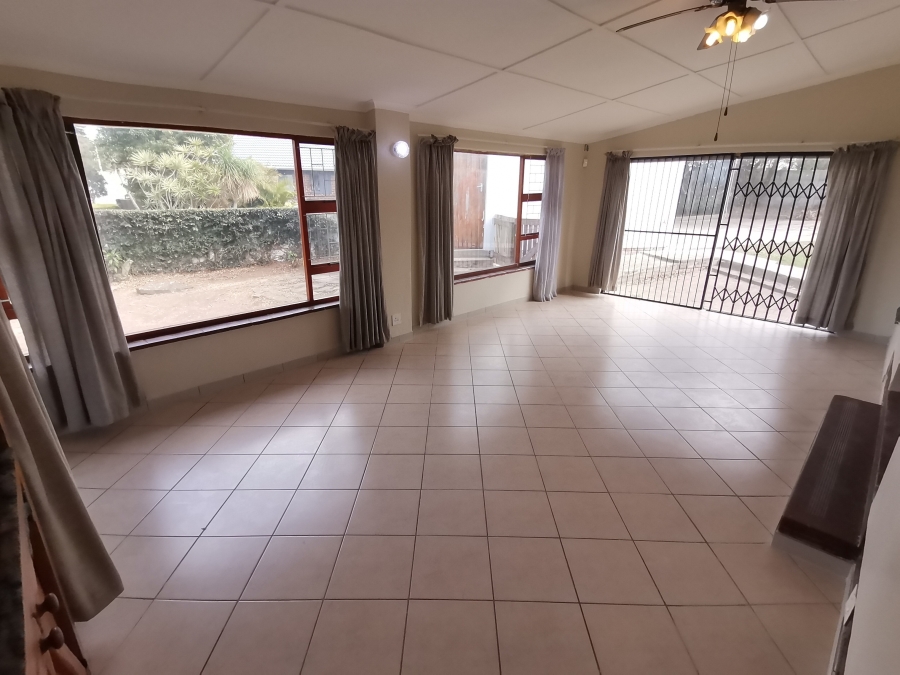 To Let 3 Bedroom Property for Rent in Beacon Bay Eastern Cape